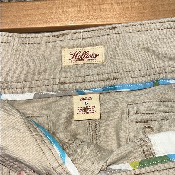 Hollister Tan Women's Cargo Shorts - Picture 2 of 4